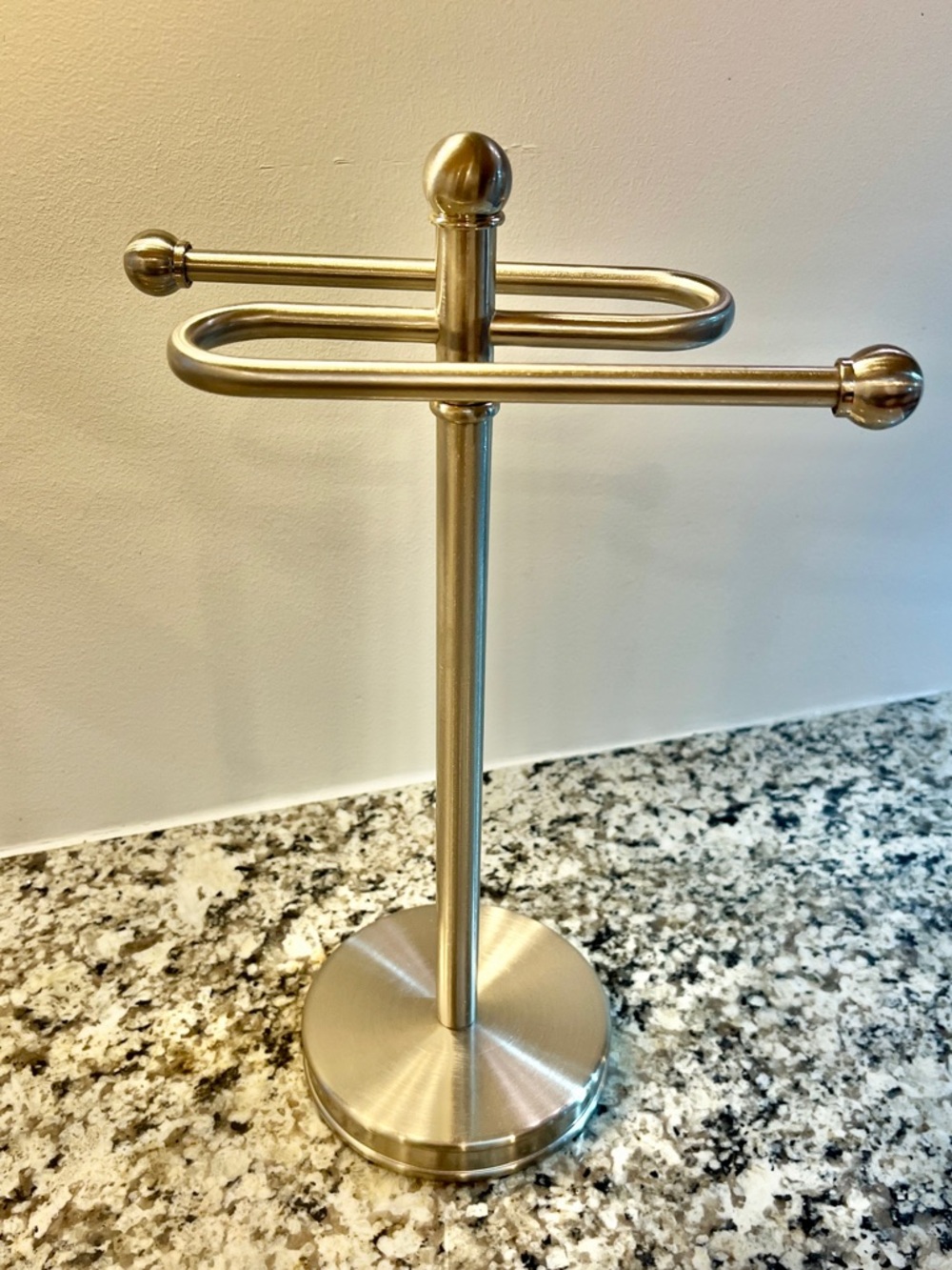 Fingertip Towel Stand